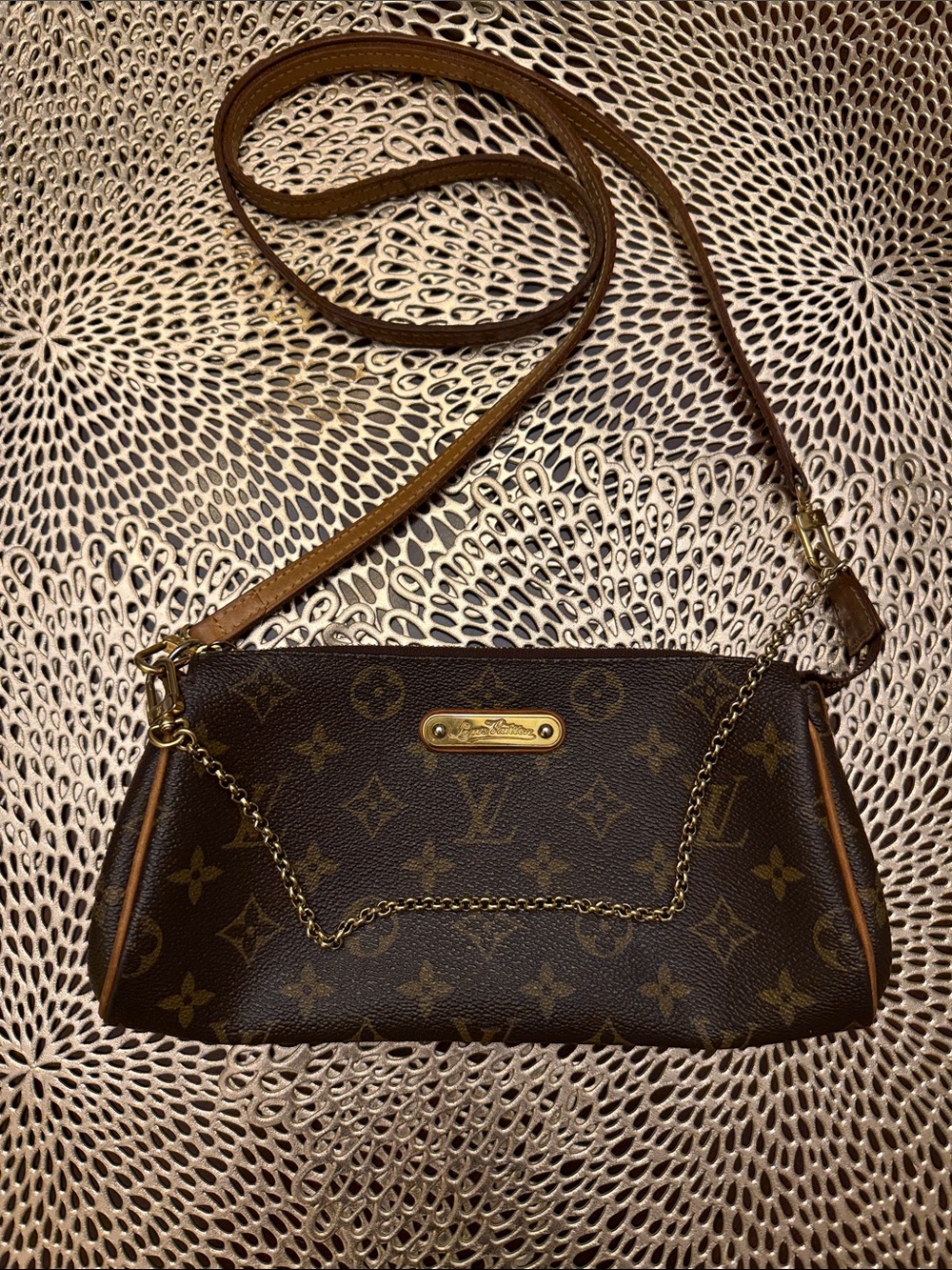 Louis Vuitton Monogram Eva Purse
Authentic Great used Condition